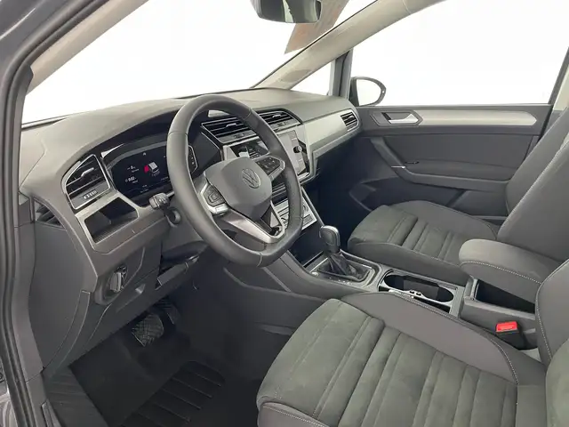 Volkswagen Touran view 9