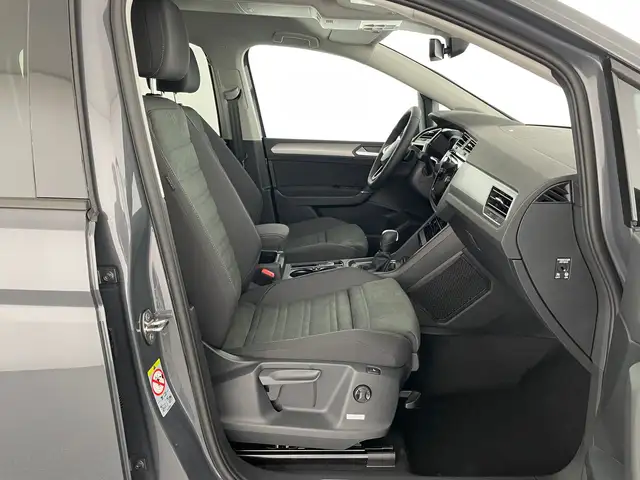 Volkswagen Touran view 11
