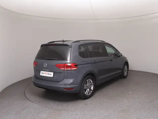 Volkswagen Touran view 4