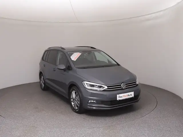 Volkswagen Touran view 2