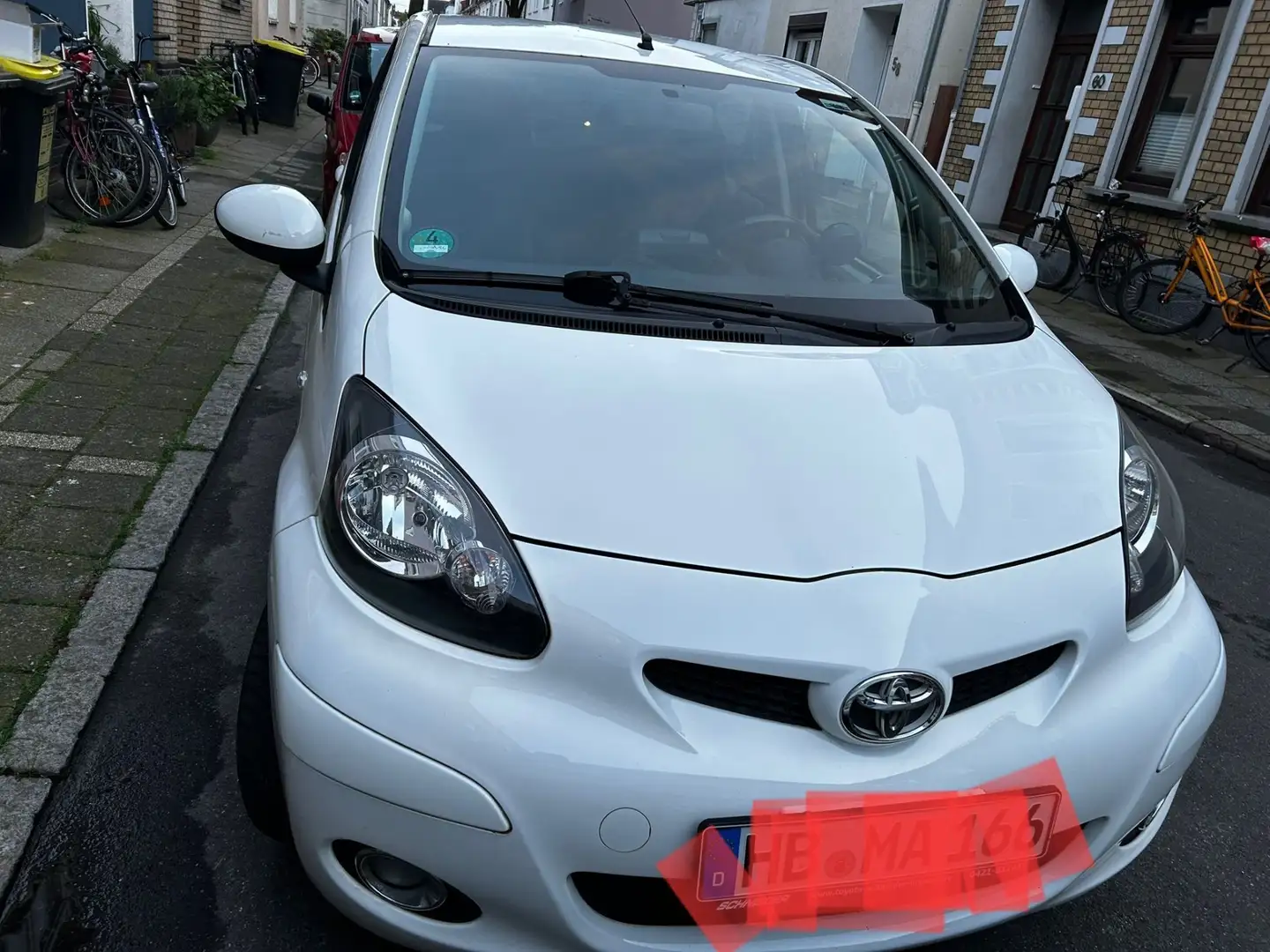 Toyota Aygo x-play touch Blanc - 1