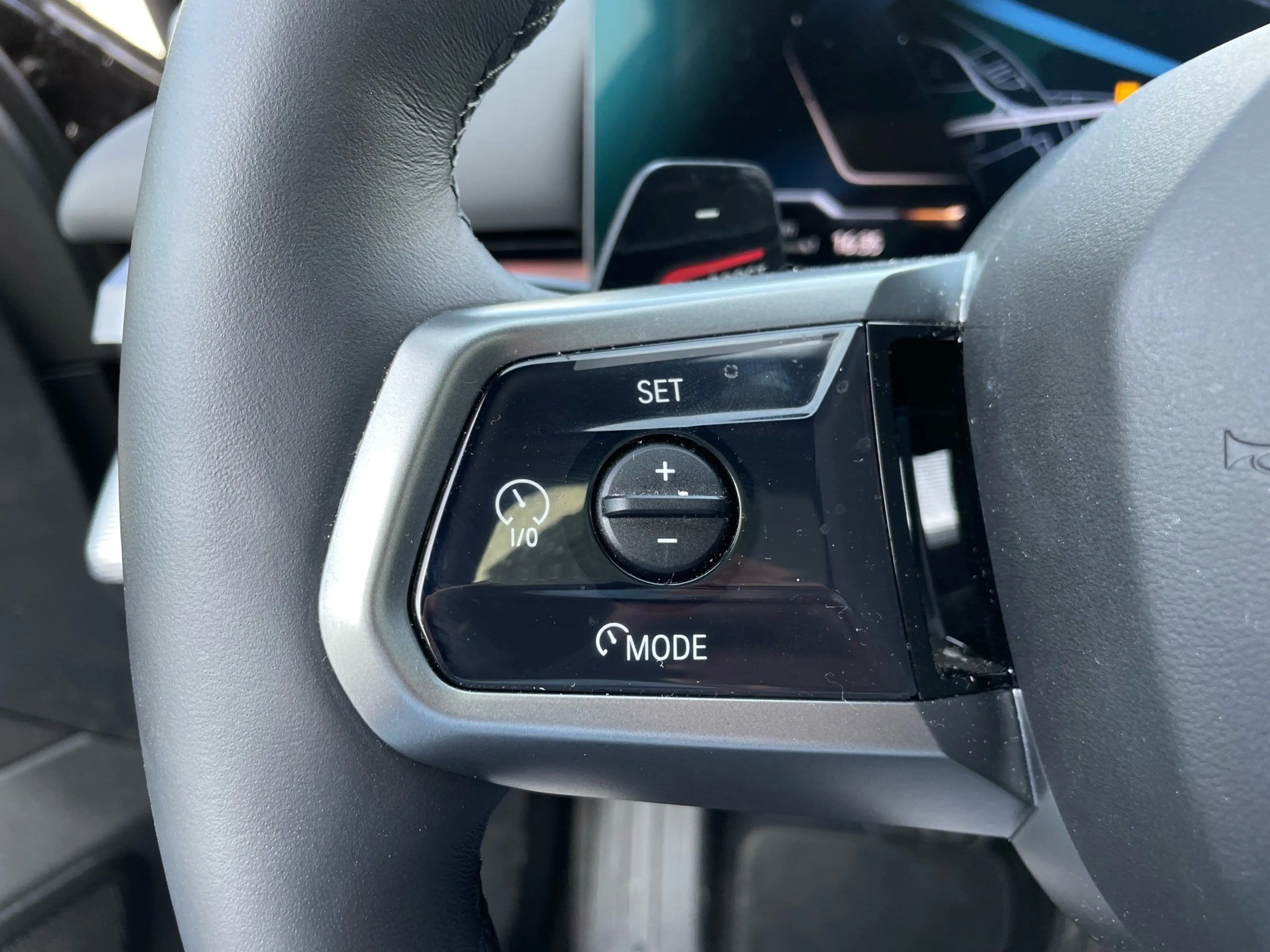 BMW 550 e xDrive Tour M Sport || AHK Pano HUD B&W — photo 14