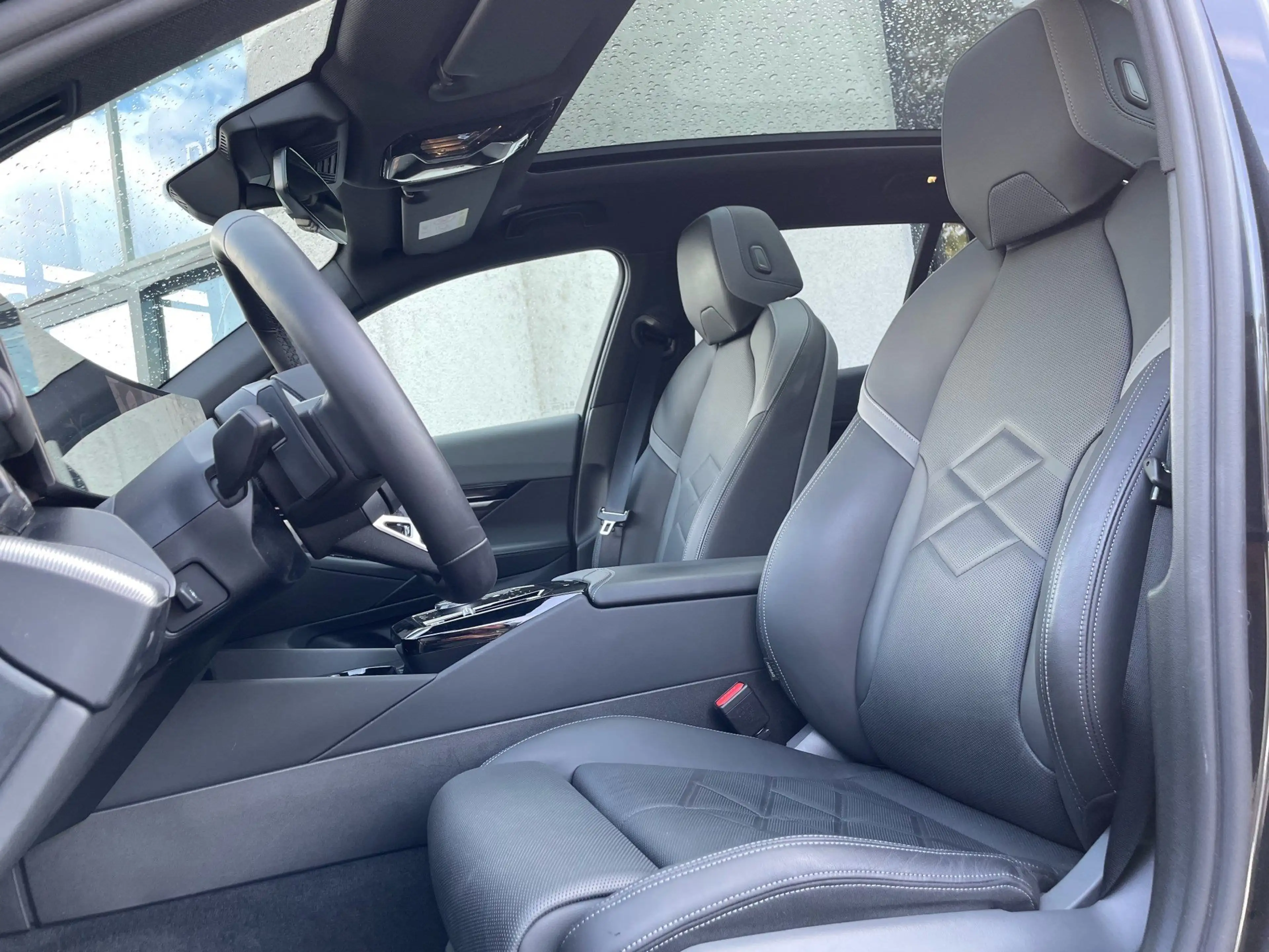 BMW 550 e xDrive Tour M Sport || AHK Pano HUD B&W — photo 10