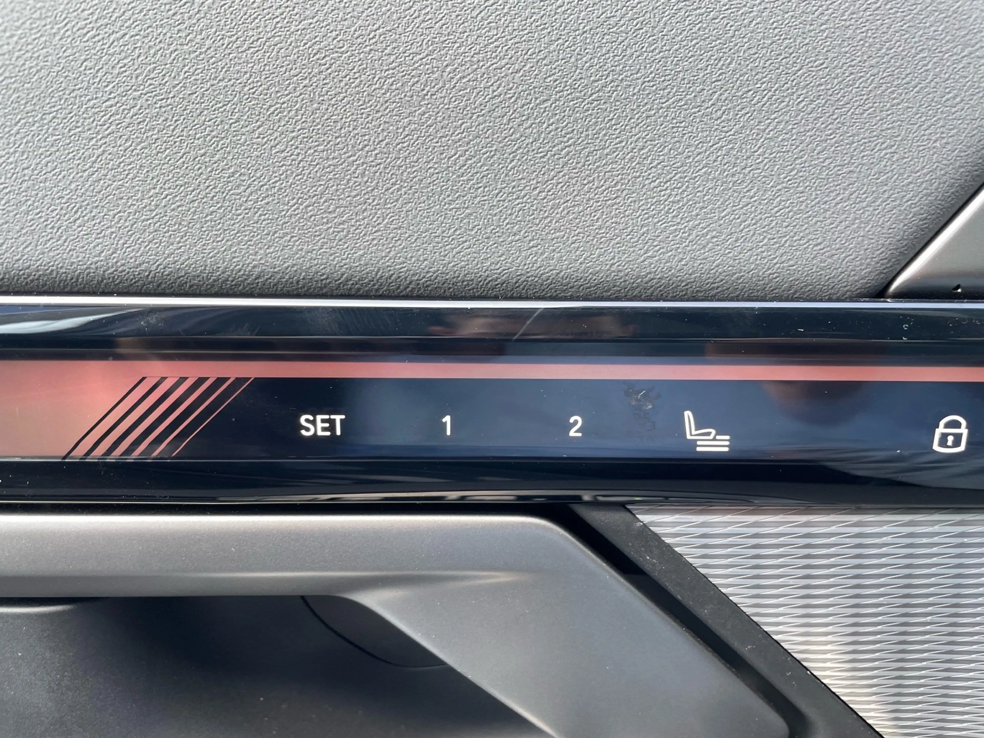 BMW 550 e xDrive Tour M Sport || AHK Pano HUD B&W — photo 8