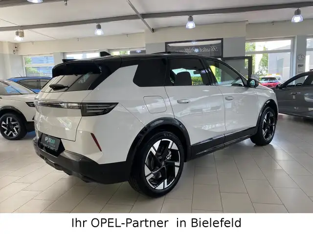 Opel Grandland view 4