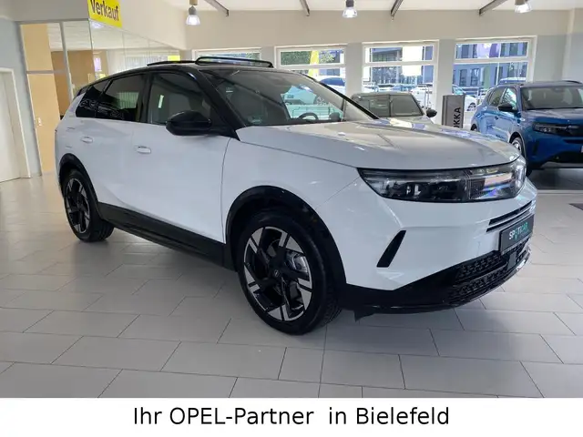 Opel Grandland view 3