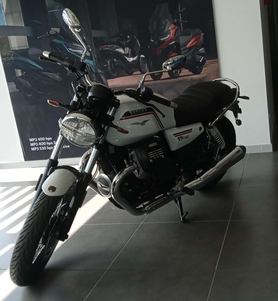 Moto Guzzi V 7 SPECIAL  EURO 5 + - NUOVO IN PRONTA CONSEGNA!