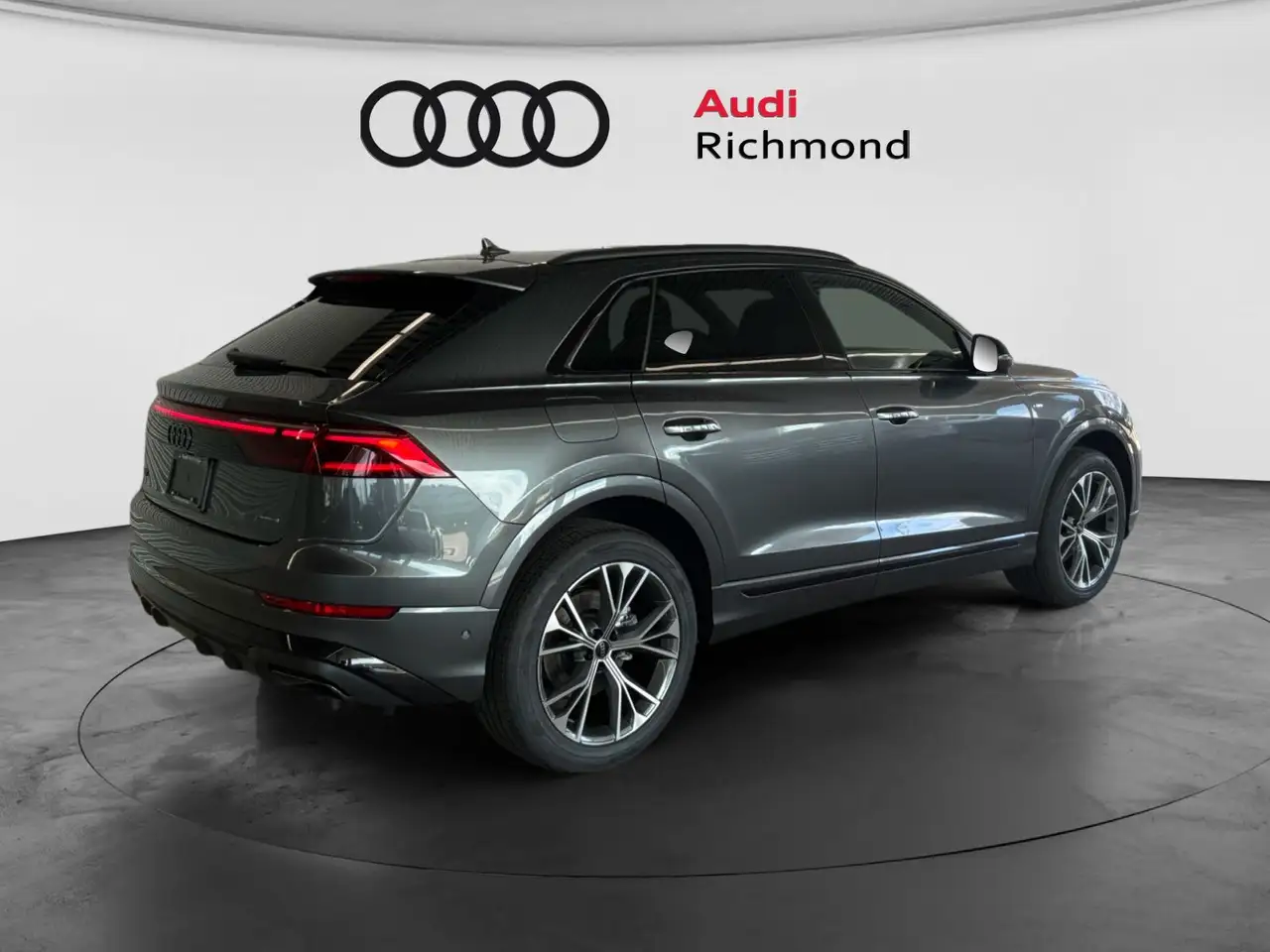 Audi Q8 снимка Audi Q8