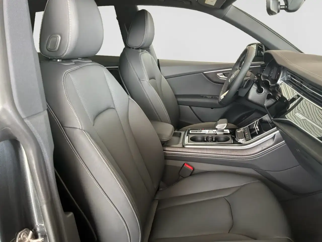 Audi Q8 снимка Audi Q8
