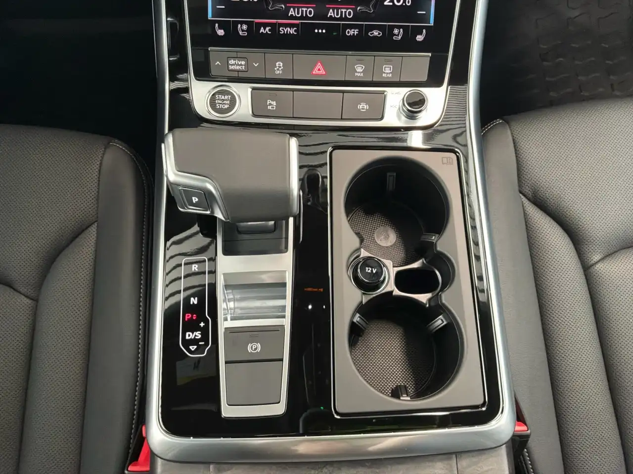 Audi Q8 снимка Audi Q8