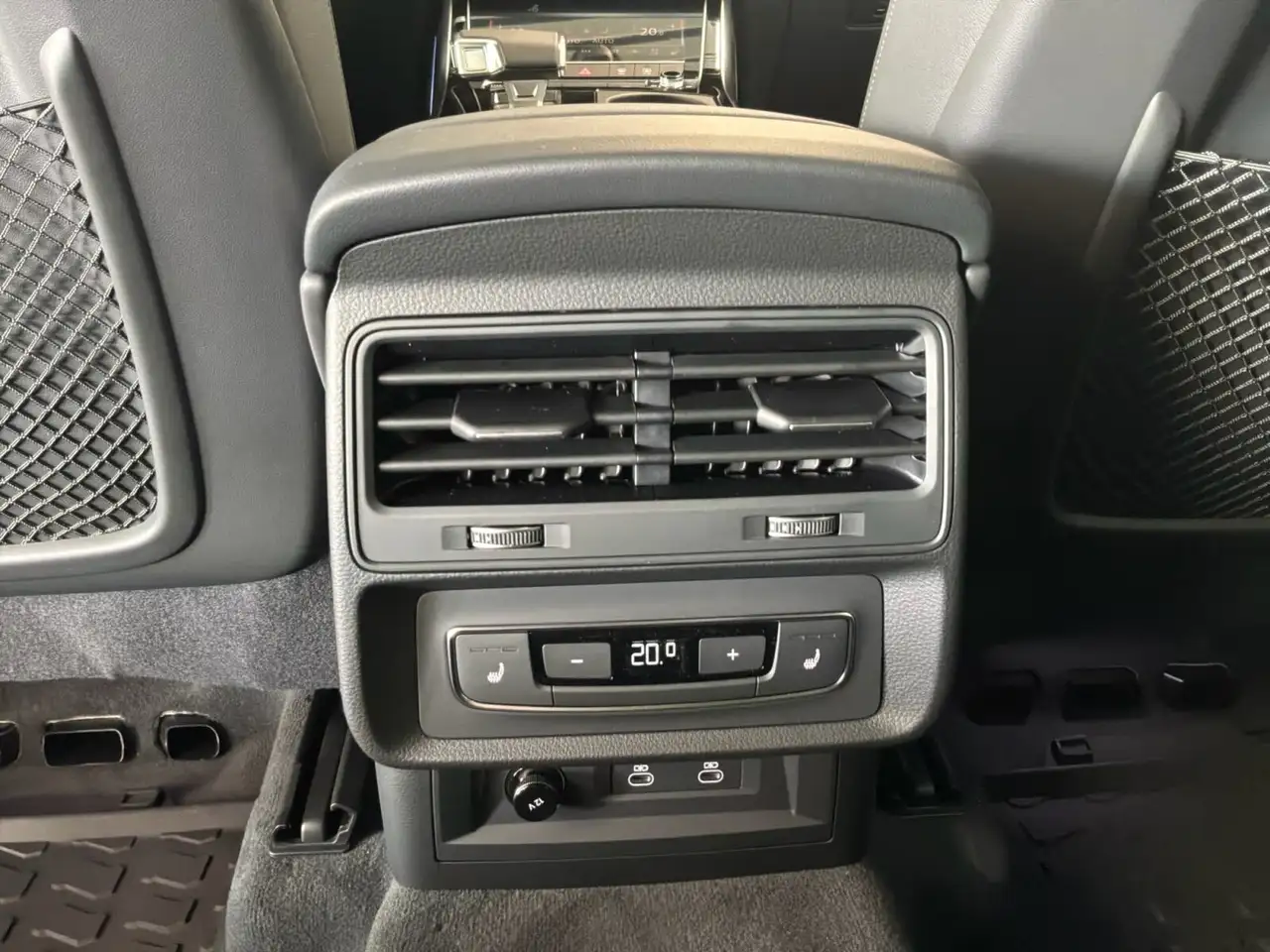 Audi Q8 снимка Audi Q8