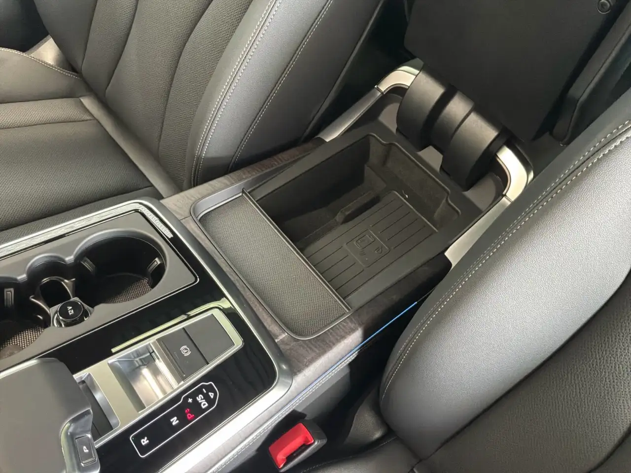 Audi Q8 снимка Audi Q8