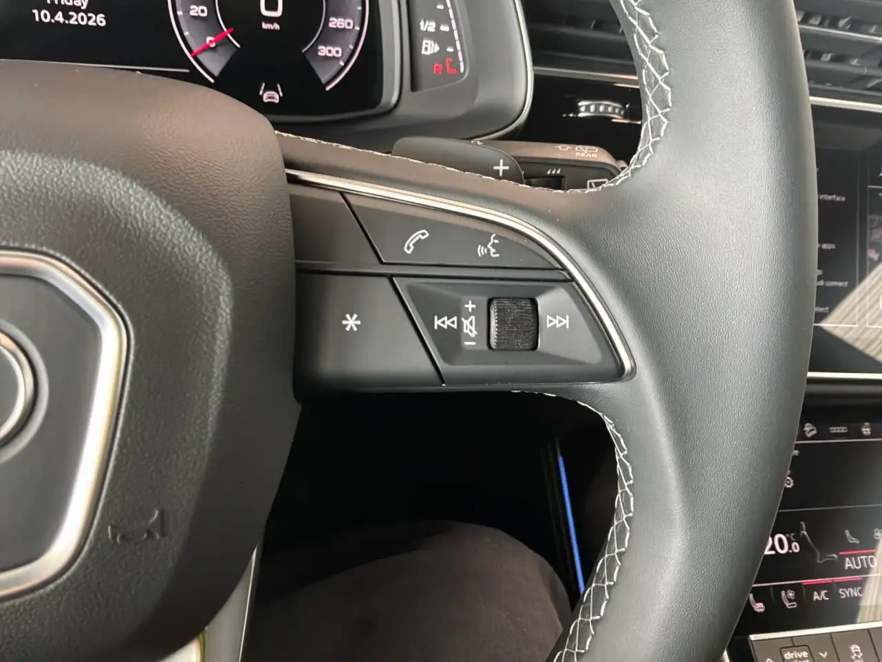 Audi Q8 снимка Audi Q8