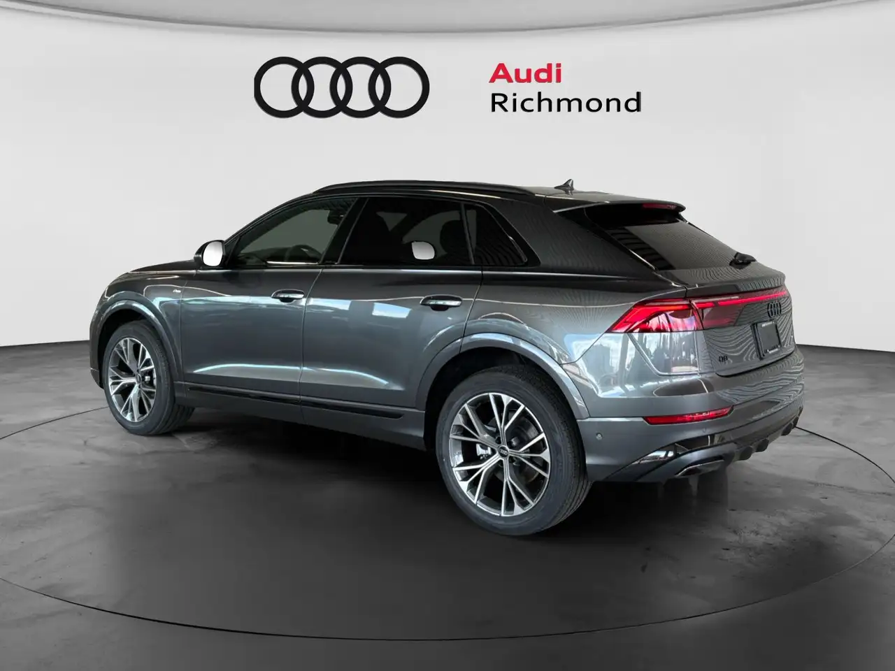 Audi Q8 снимка Audi Q8