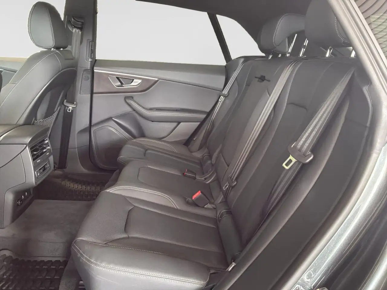 Audi Q8 снимка Audi Q8