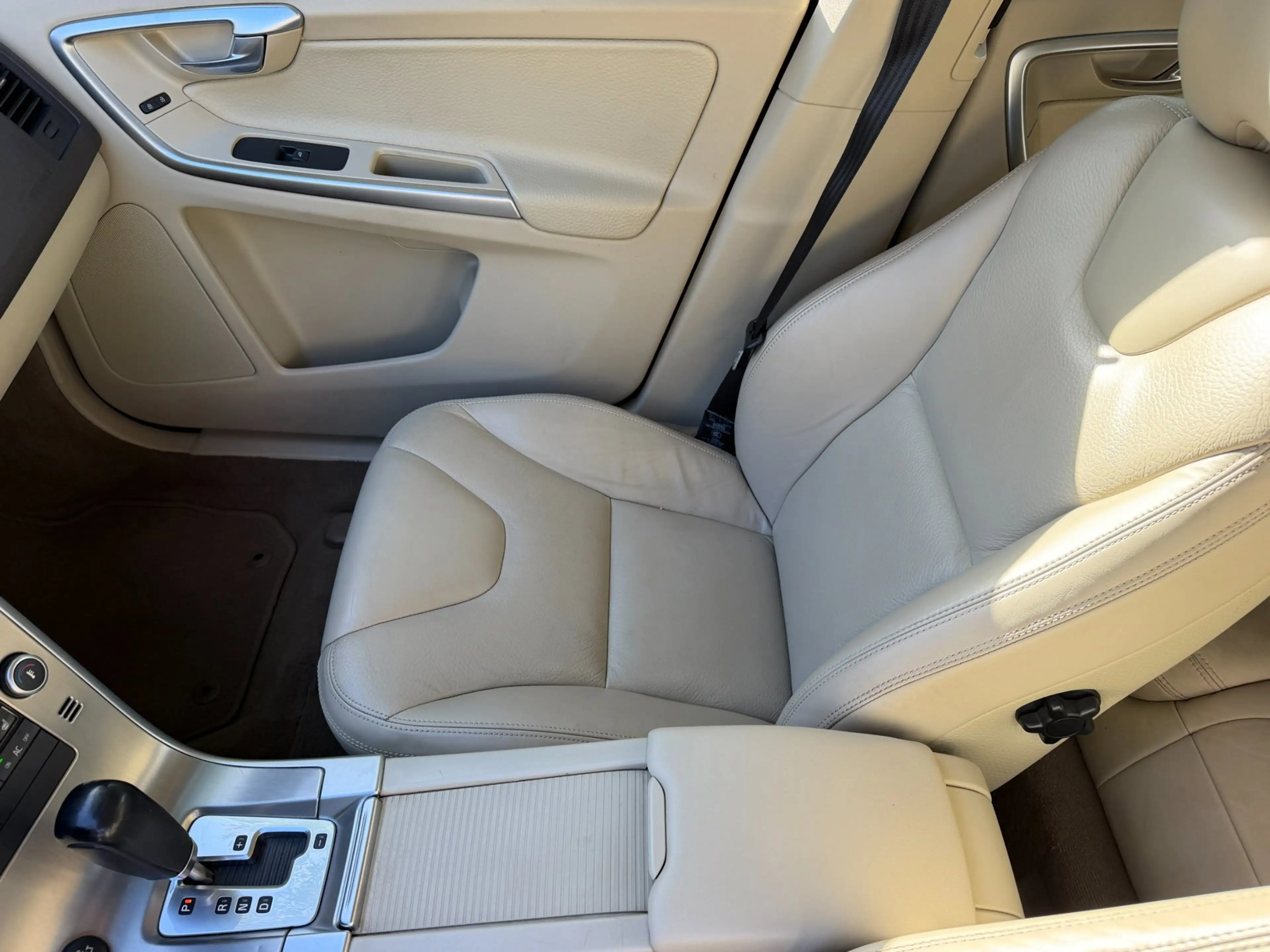 Volvo XC60 3.0 T6 Momentum nwe apk, 2e eigenaar, dealer onder — photo 30