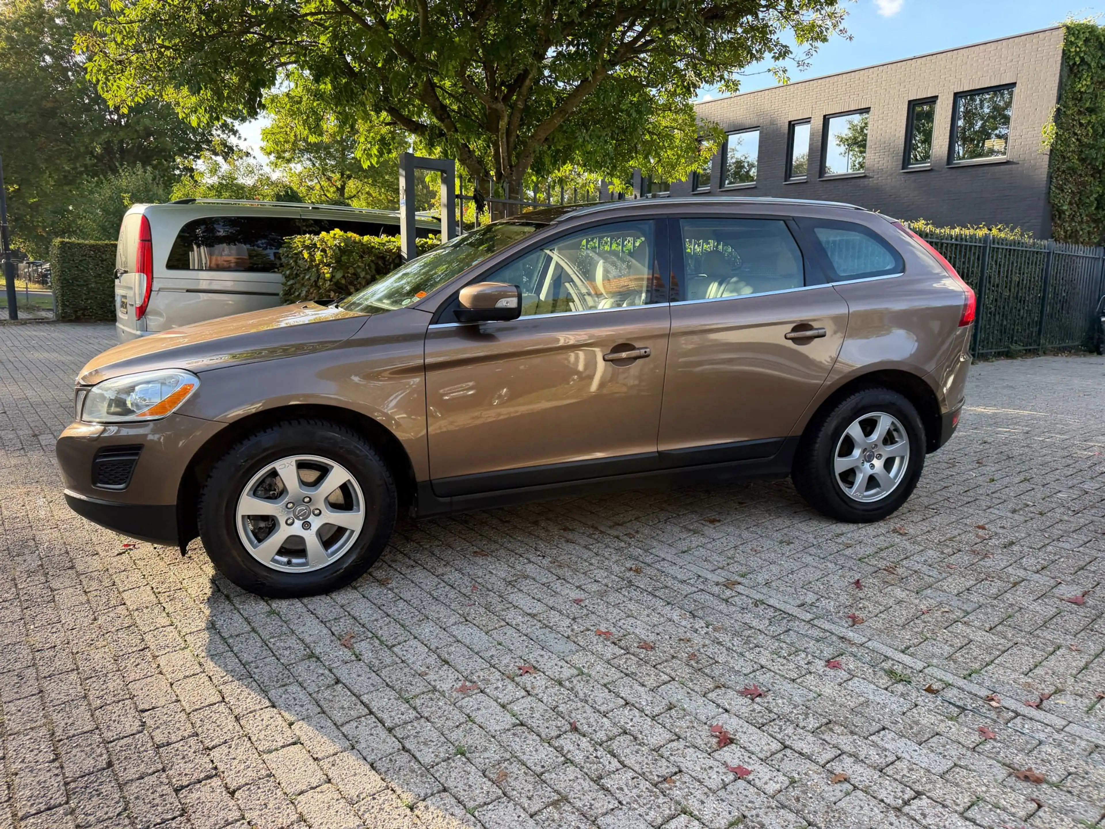 Volvo XC60 3.0 T6 Momentum nwe apk, 2e eigenaar, dealer onder — photo 9