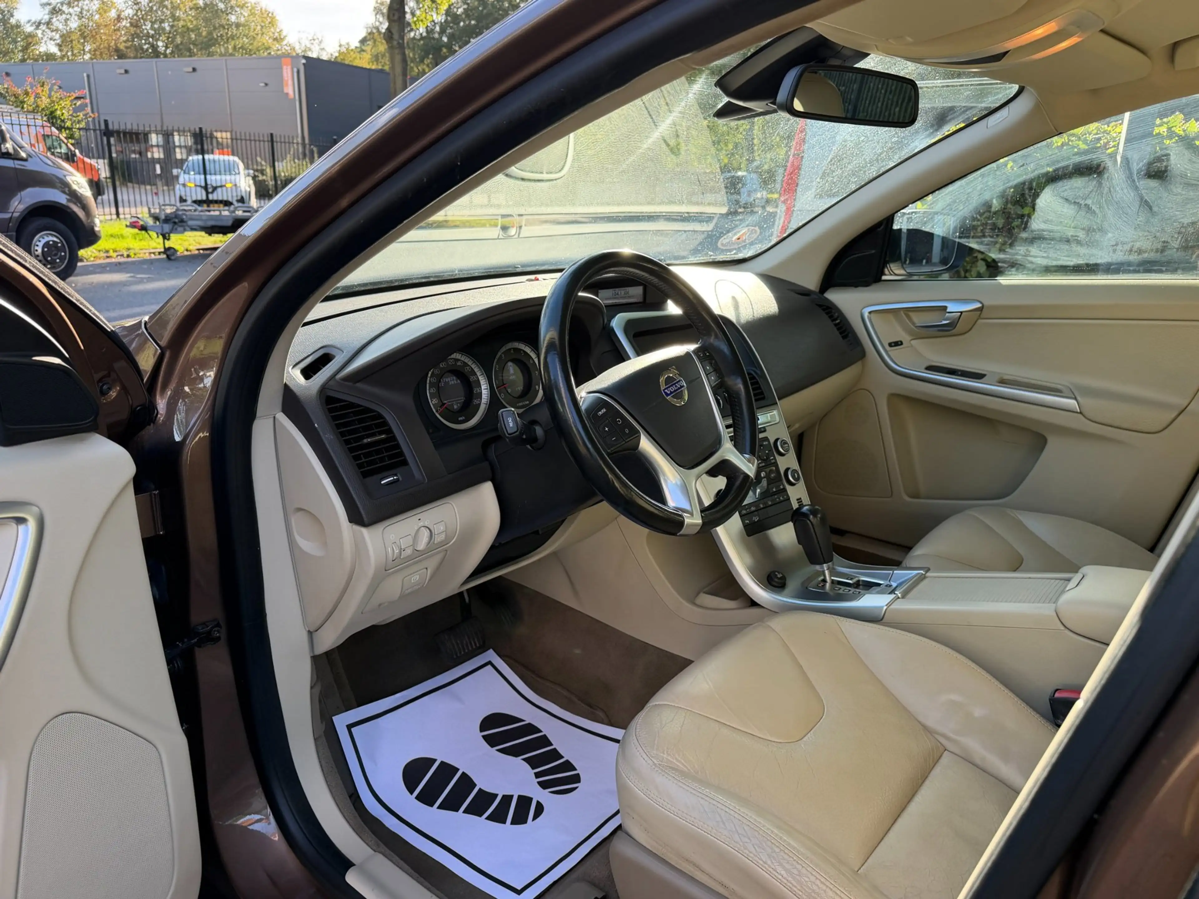 Volvo XC60 3.0 T6 Momentum nwe apk, 2e eigenaar, dealer onder — photo 23