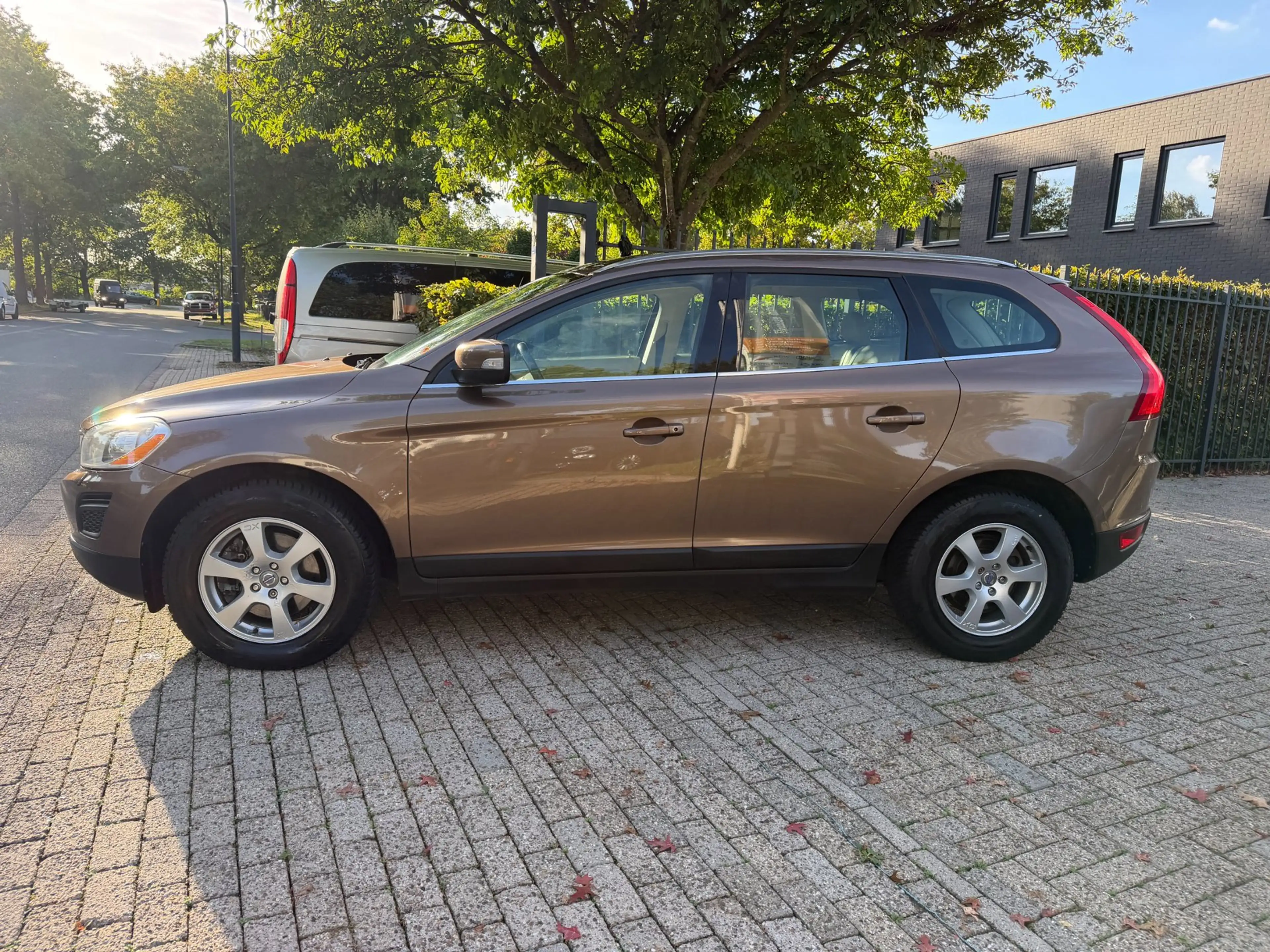 Volvo XC60 3.0 T6 Momentum nwe apk, 2e eigenaar, dealer onder — photo 10
