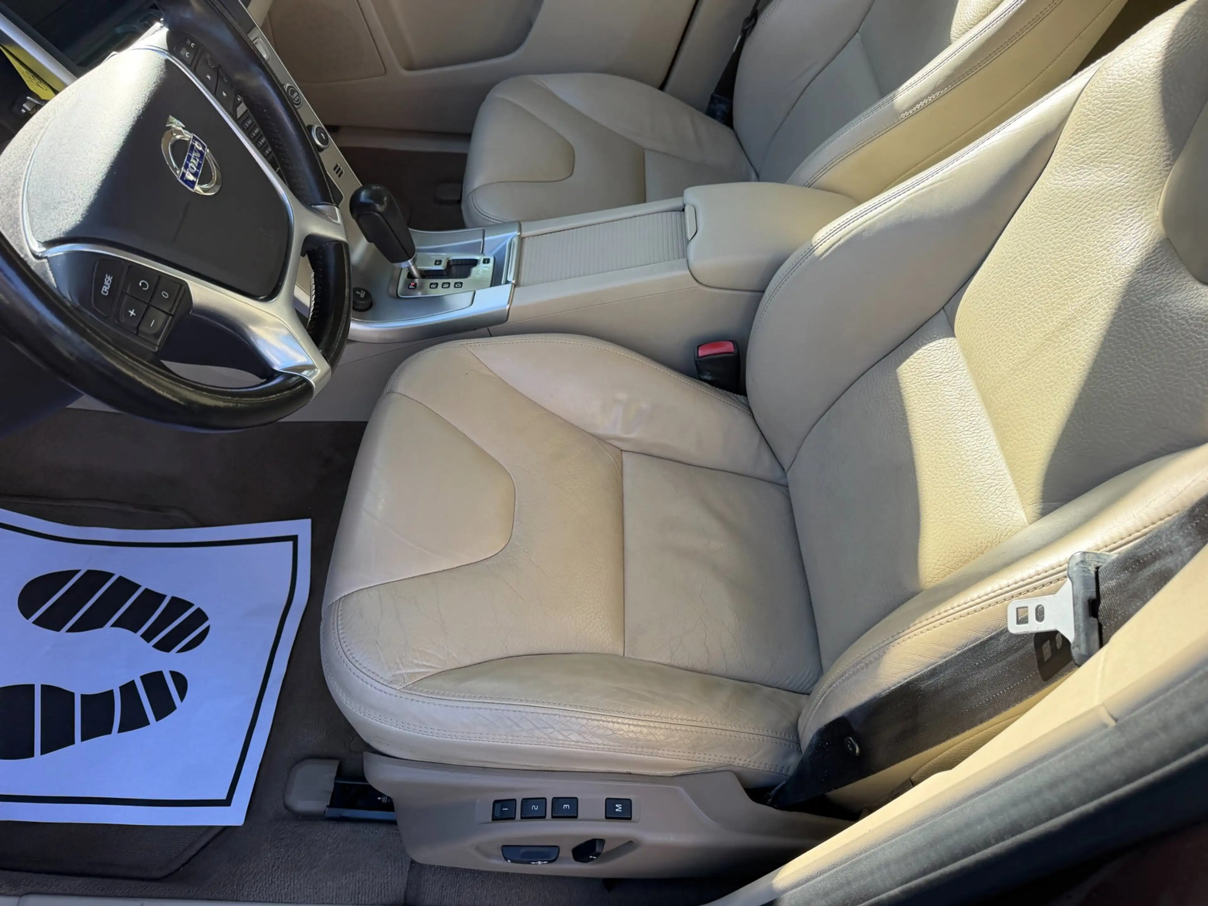 Volvo XC60 3.0 T6 Momentum nwe apk, 2e eigenaar, dealer onder — photo 31