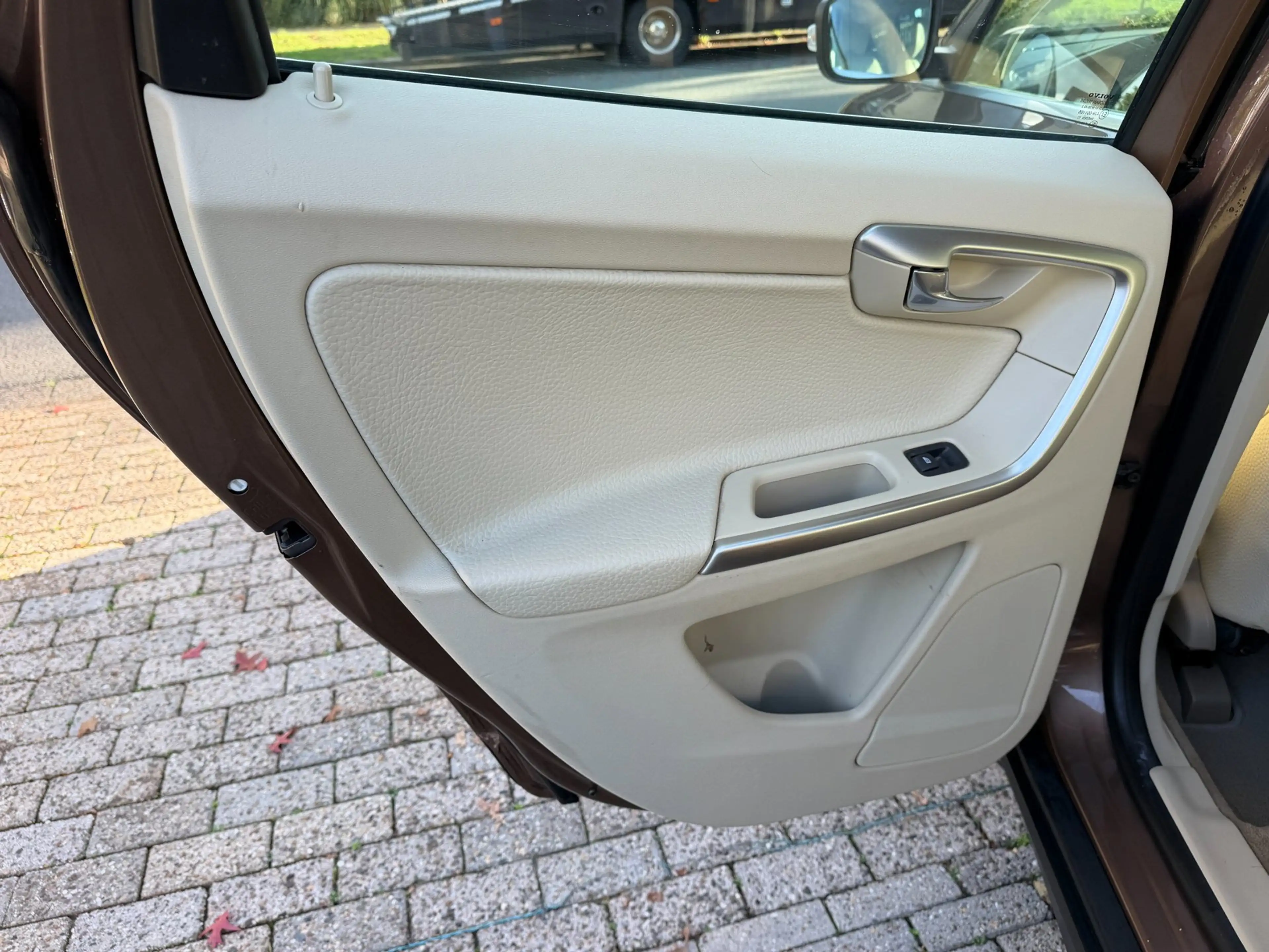 Volvo XC60 3.0 T6 Momentum nwe apk, 2e eigenaar, dealer onder — photo 43