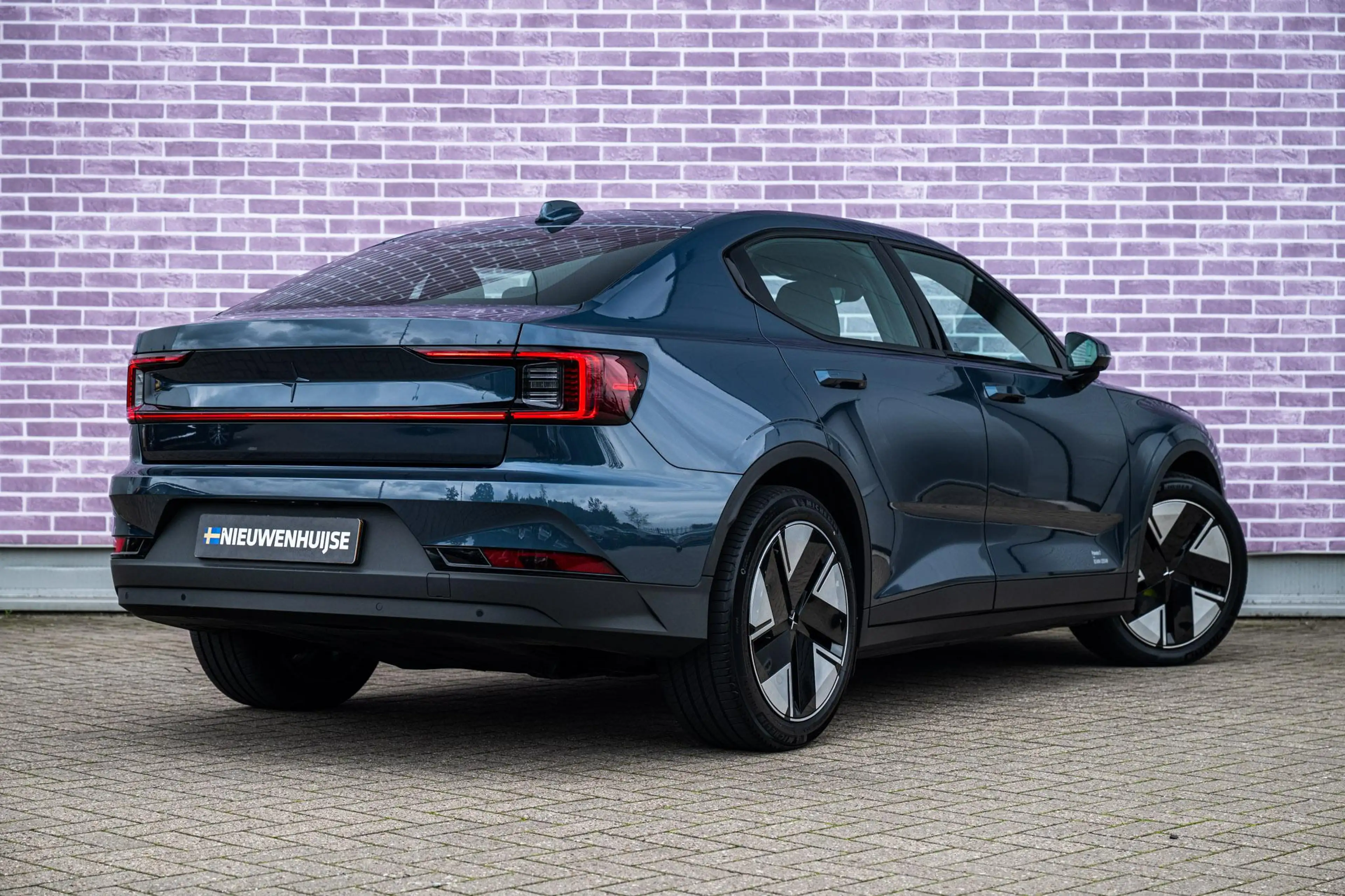 Polestar 2 Long Range Single Motor Plus 82 kWh — photo 2