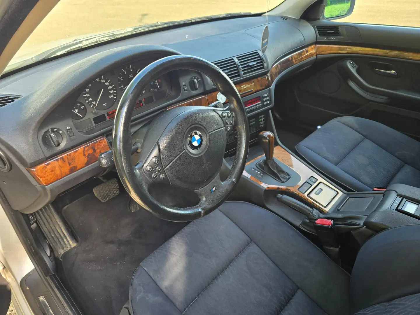 BMW 520 5-serie Touring 520i Executive AUTOMAAT Gris - 2