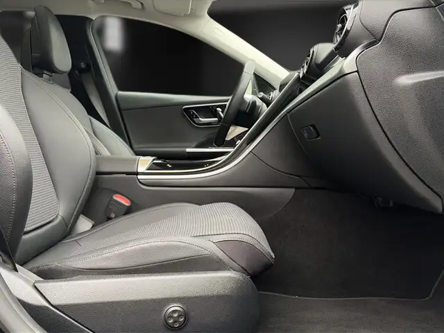Mercedes-Benz C-Class view 15