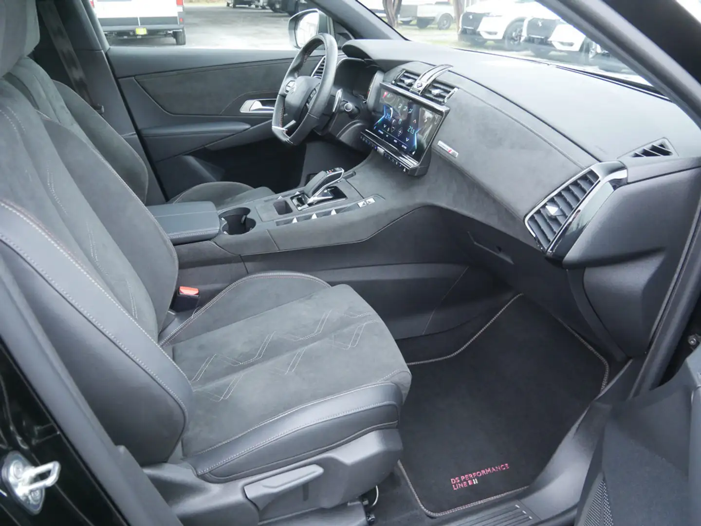 DS Automobiles DS 7 Crossback Performance Line+ E-Tense 225 Zwart - 2