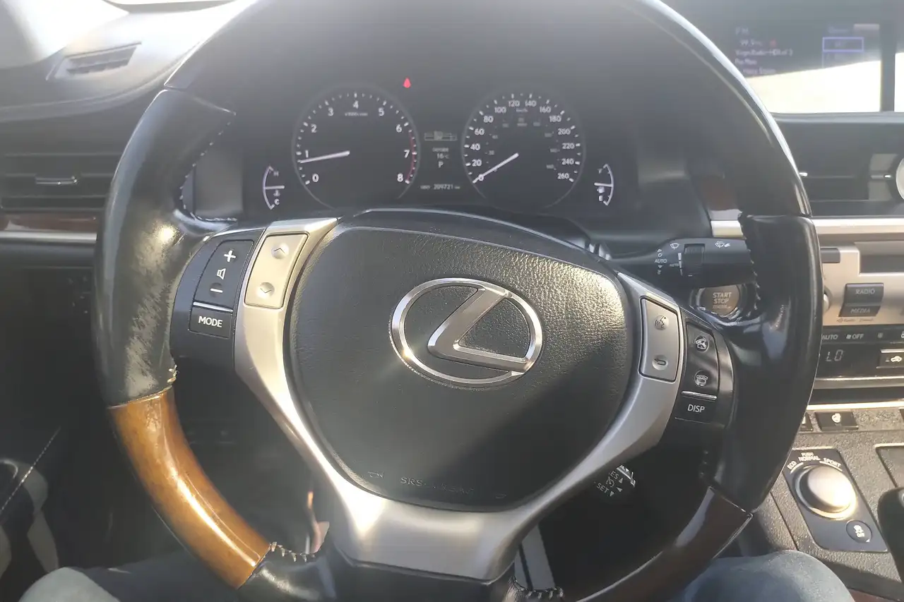 Lexus ES photo Lexus ES