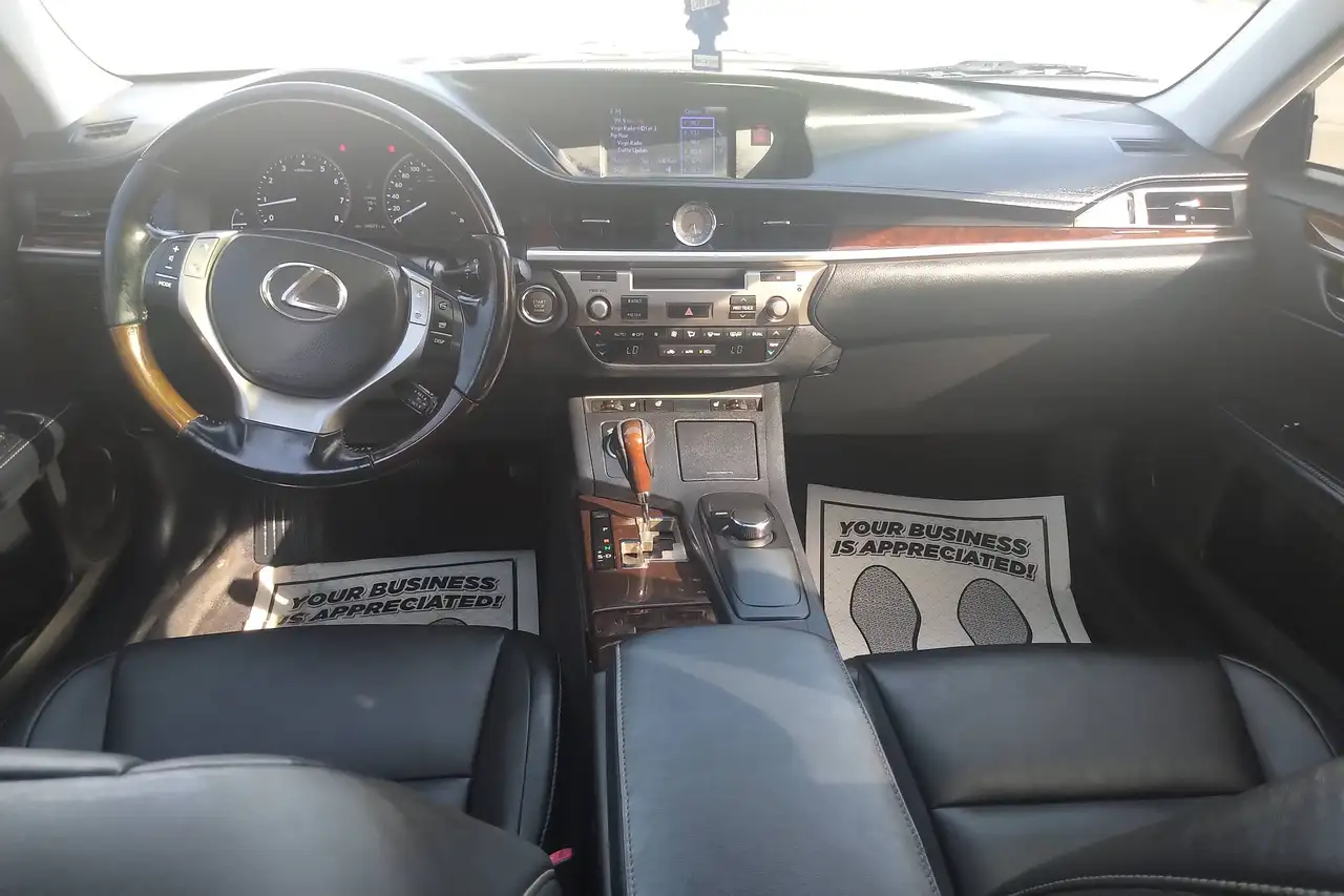 Lexus ES photo Lexus ES