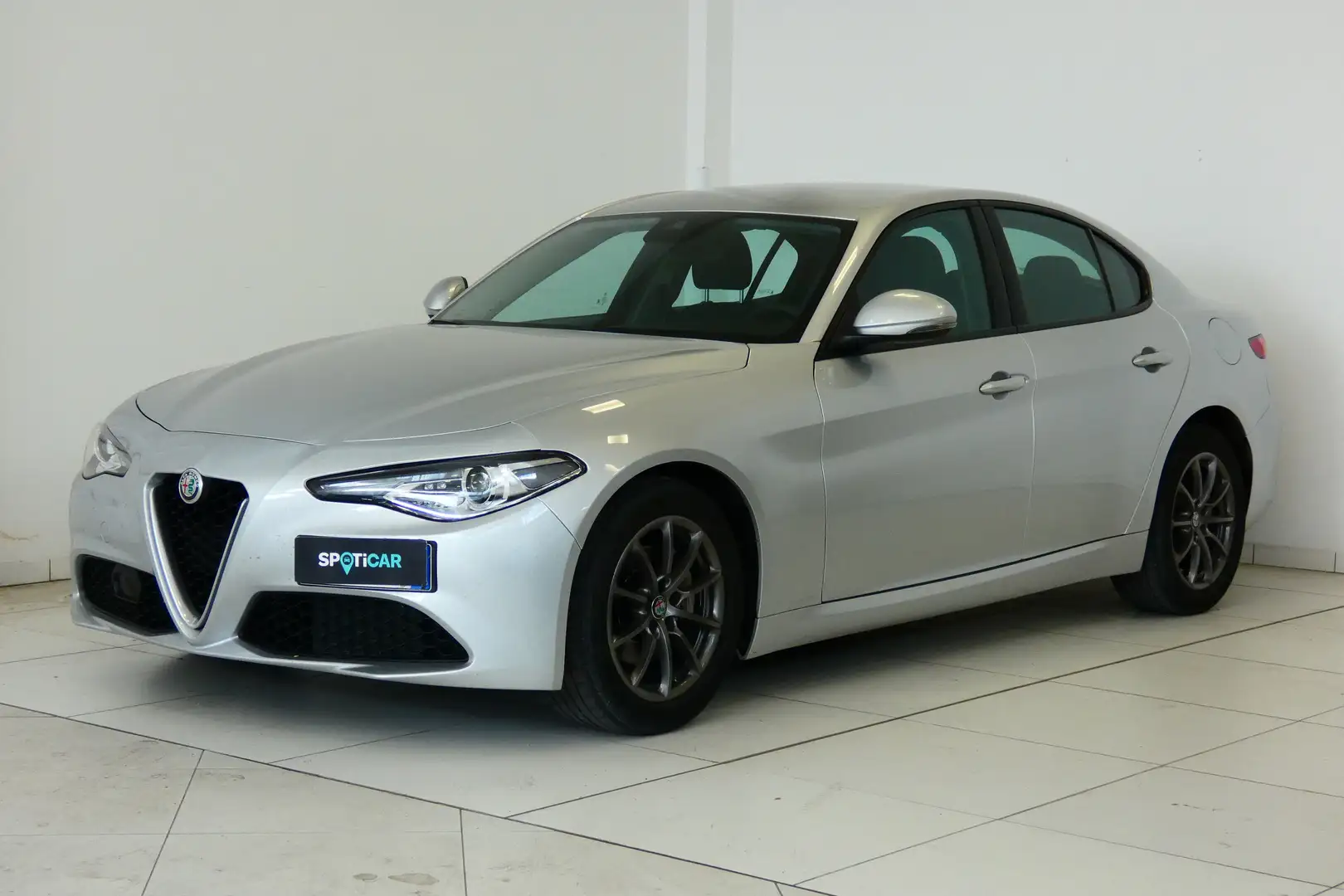Alfa Romeo Giulia 2.2 t Business 136cv my19 Zilver - 1