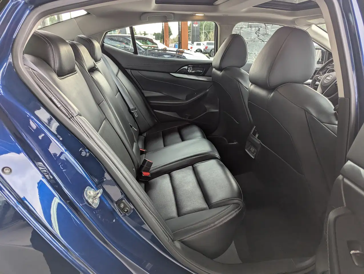 Nissan Maxima снимка Nissan Maxima