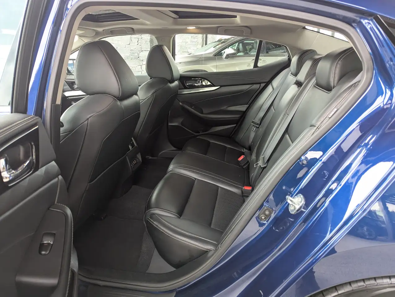 Nissan Maxima снимка Nissan Maxima