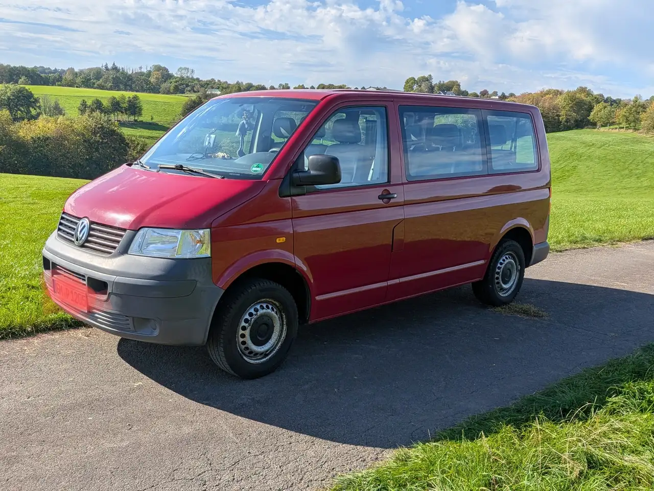 Volkswagen T5 Transporter 9 Sitzer!!! — photo 1 of 15