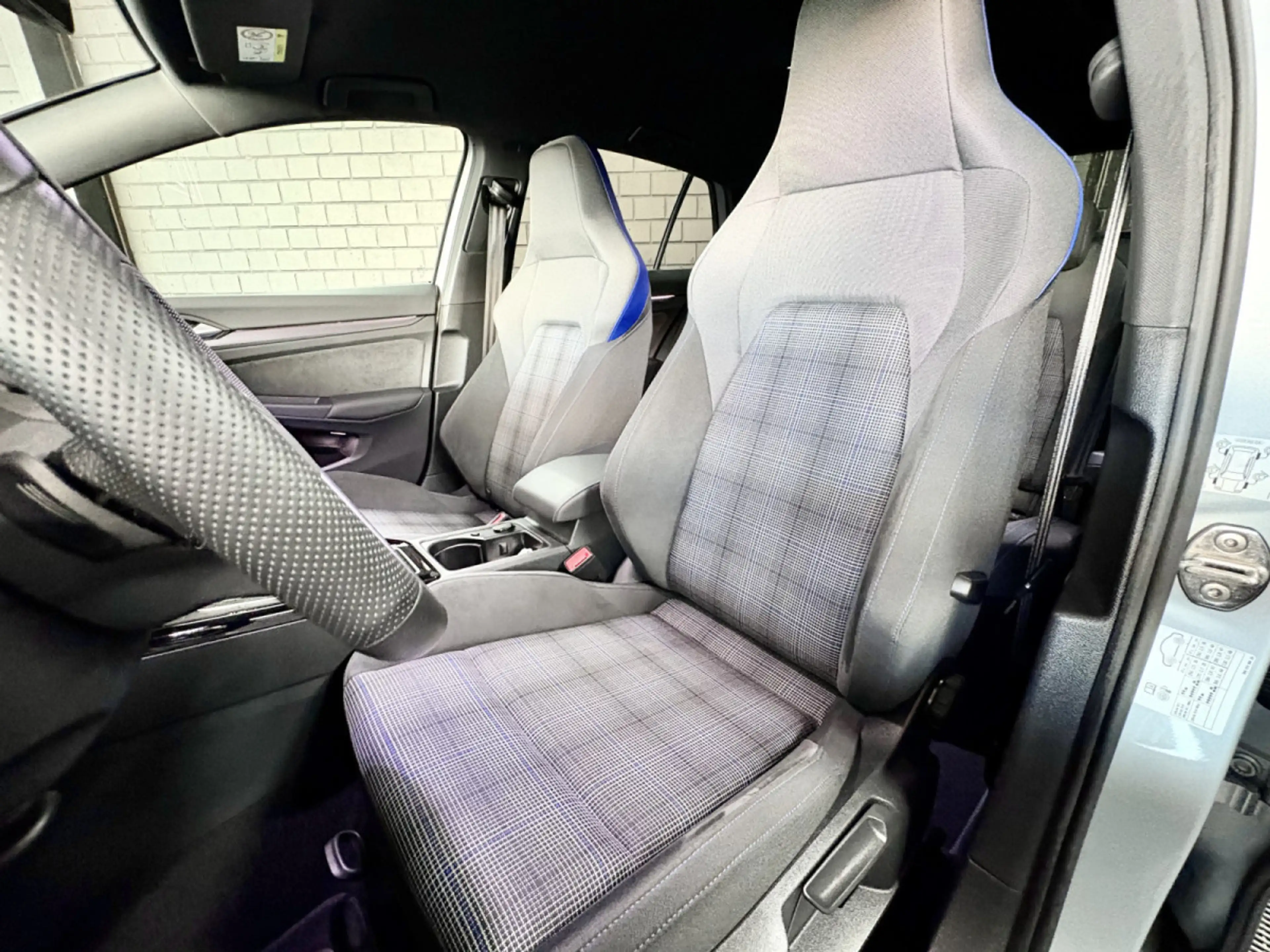 Volkswagen Golf GTE VIII PHASE 2  1.5 eHybrid 272 CV DSG 6 *ATTELAGE* — photo 6