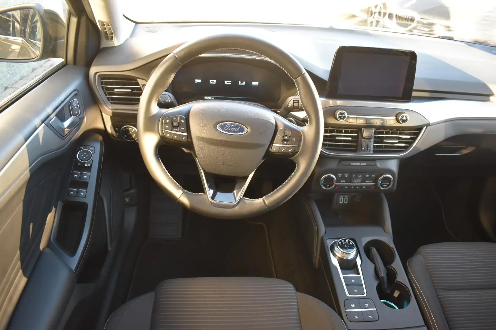 Ford Focus Lim. Titanium X*KAMERA*LED*NAVI*DIGITAL* Grijs - 2