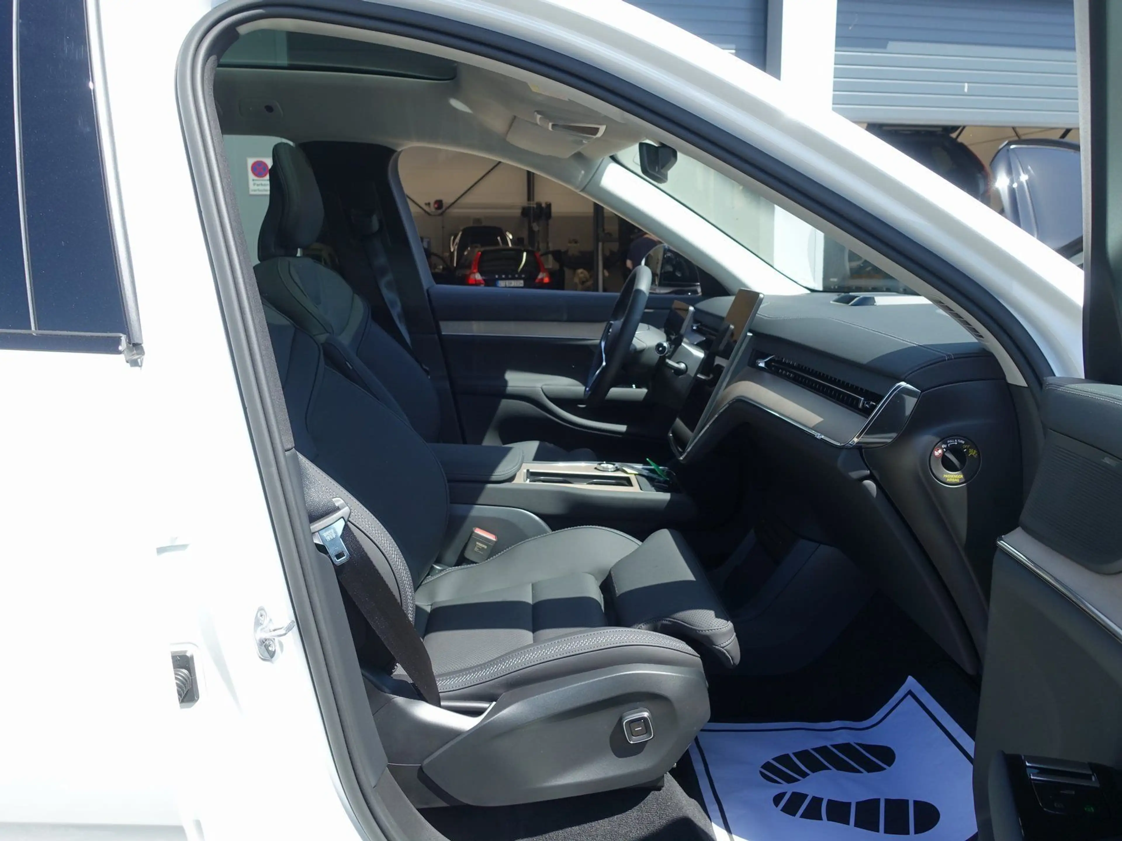 Volvo EX90 Plus Twin Motor/360°/Pano/BOSE/HeadUP/BLIS — photo 10