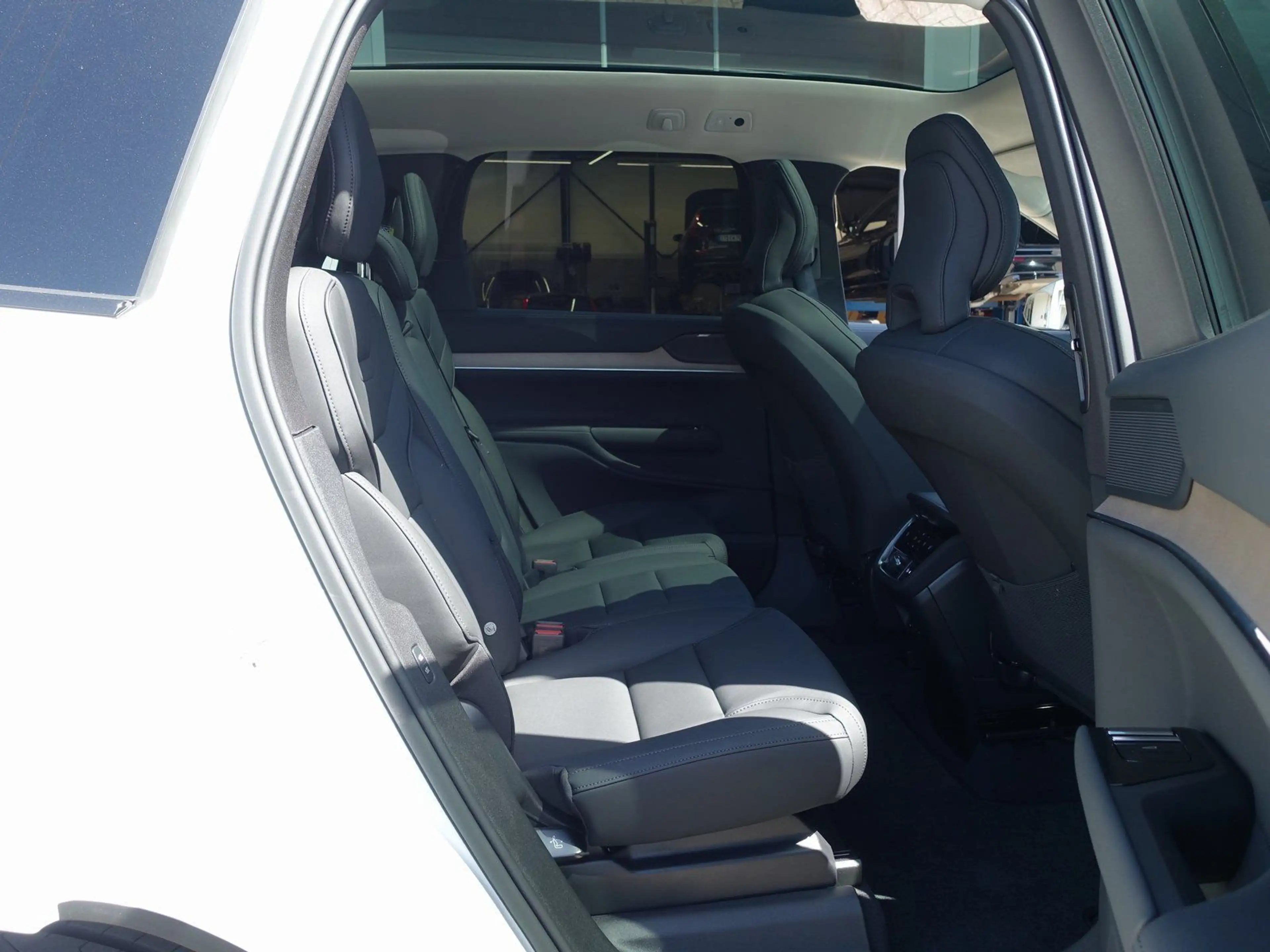 Volvo EX90 Plus Twin Motor/360°/Pano/BOSE/HeadUP/BLIS — photo 11
