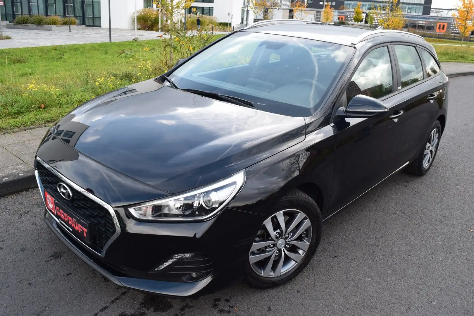 Hyundai i30 cw Trend/1. Hand/Nur 22.000 KM/Sitzhzg/PDC Noir - 2