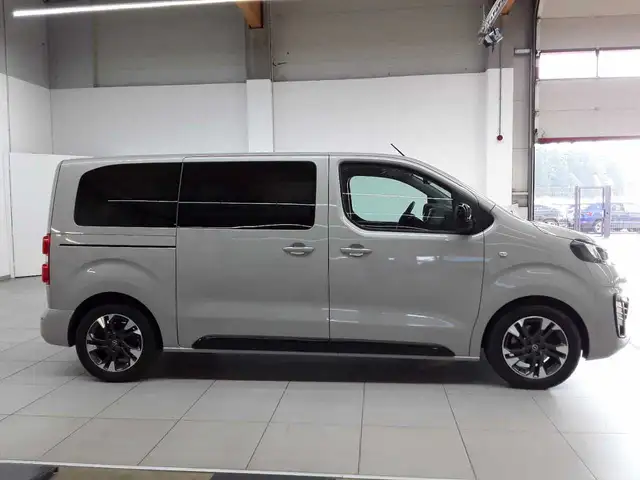 Opel Zafira view 3