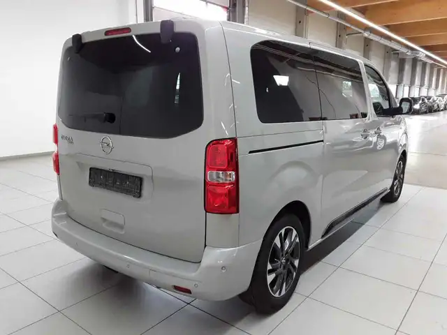 Opel Zafira view 4