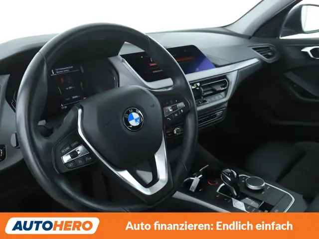 BMW 1 Series view 11