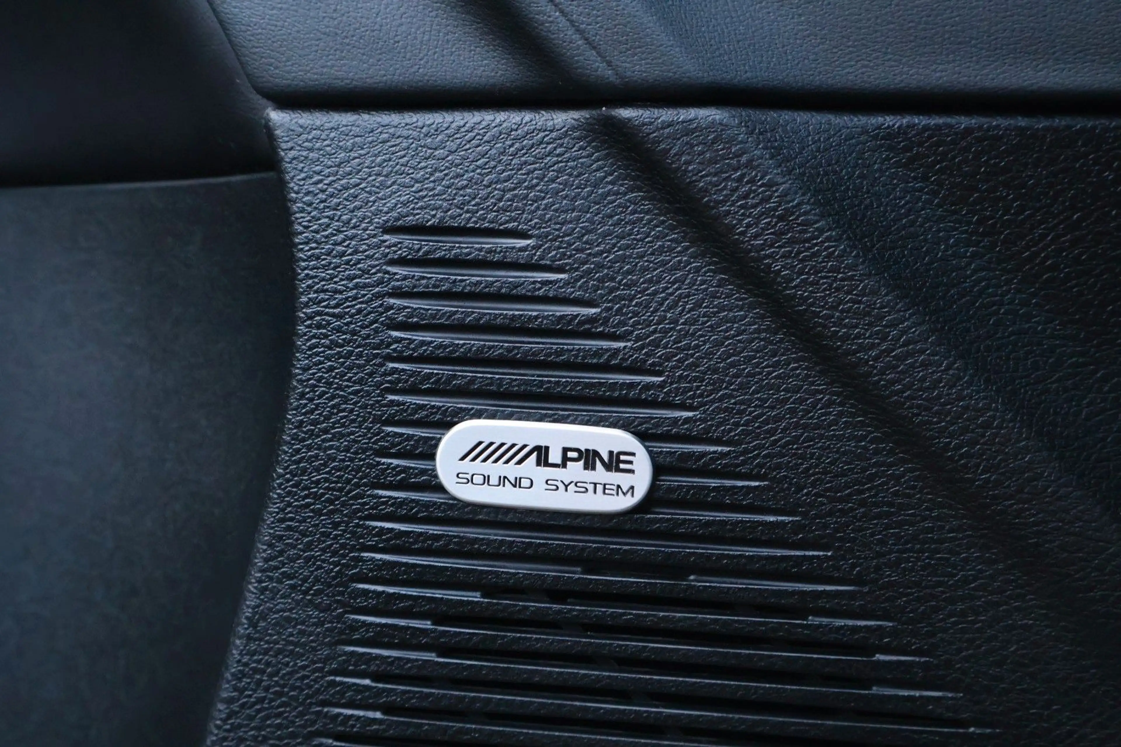 Dodge Challenger R/T RWD 5.7L/WIDEBODY/ALPINE/CARPLAY — photo 11