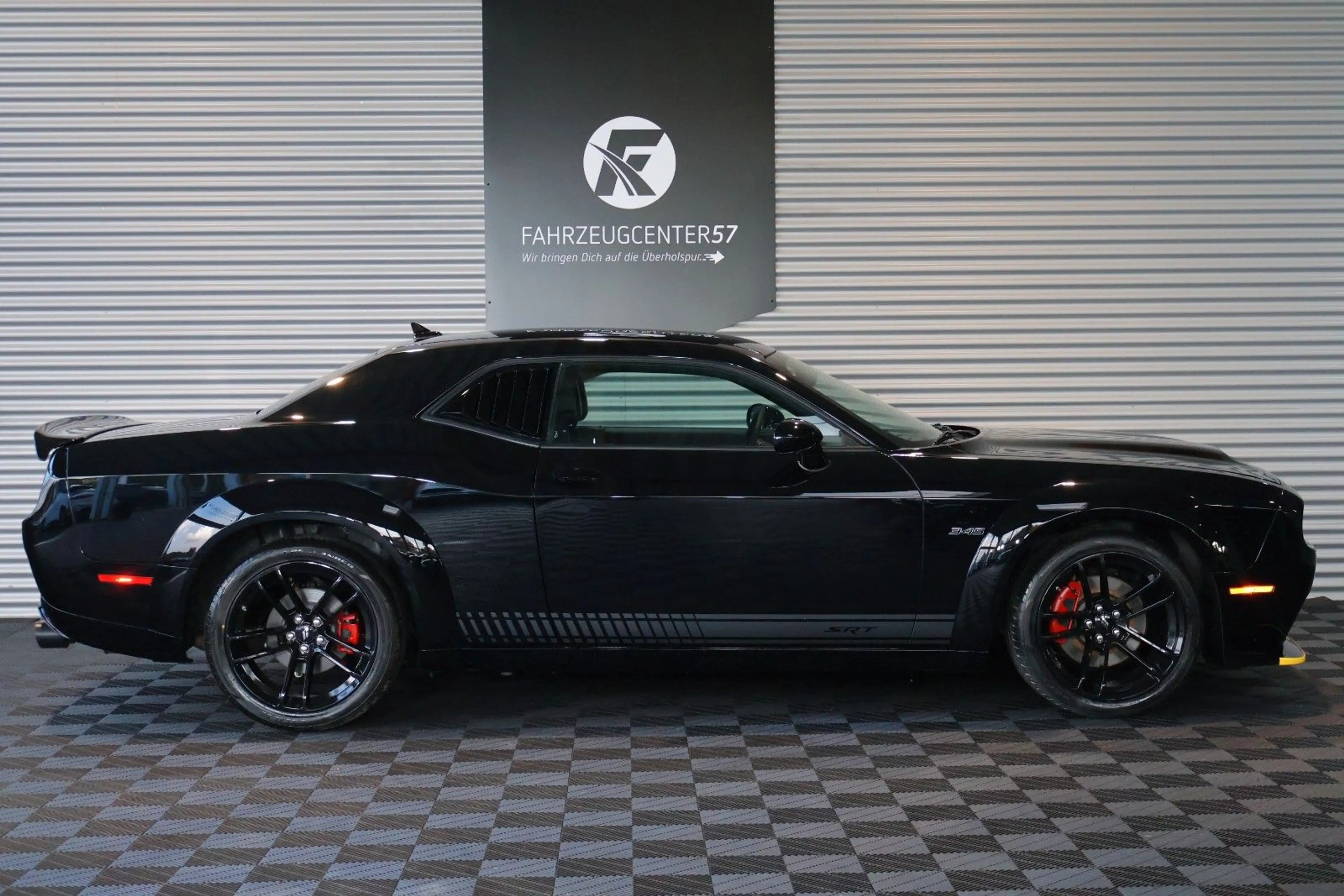 Dodge Challenger R/T RWD 5.7L/WIDEBODY/ALPINE/CARPLAY — photo 6