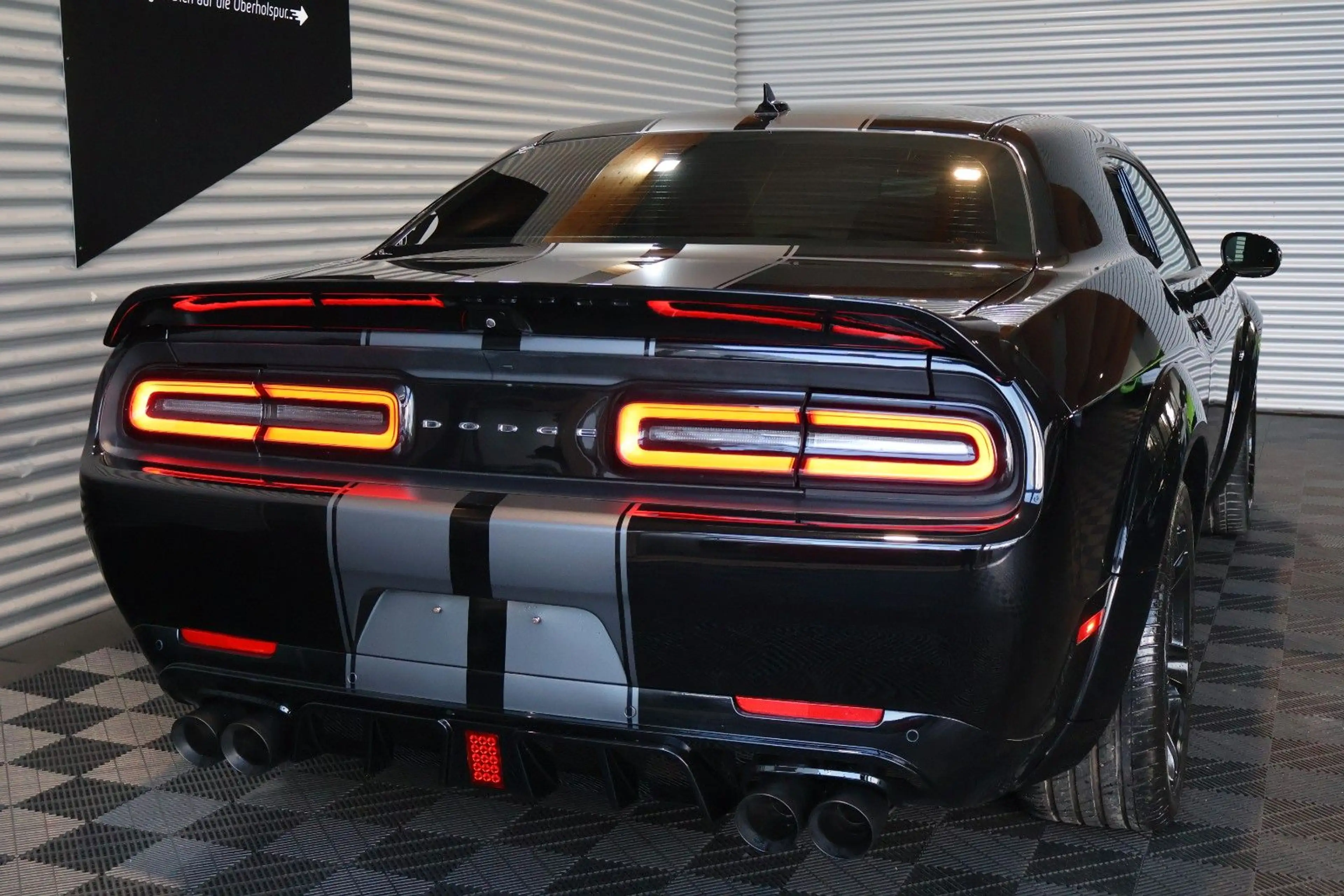 Dodge Challenger R/T RWD 5.7L/WIDEBODY/ALPINE/CARPLAY — photo 8