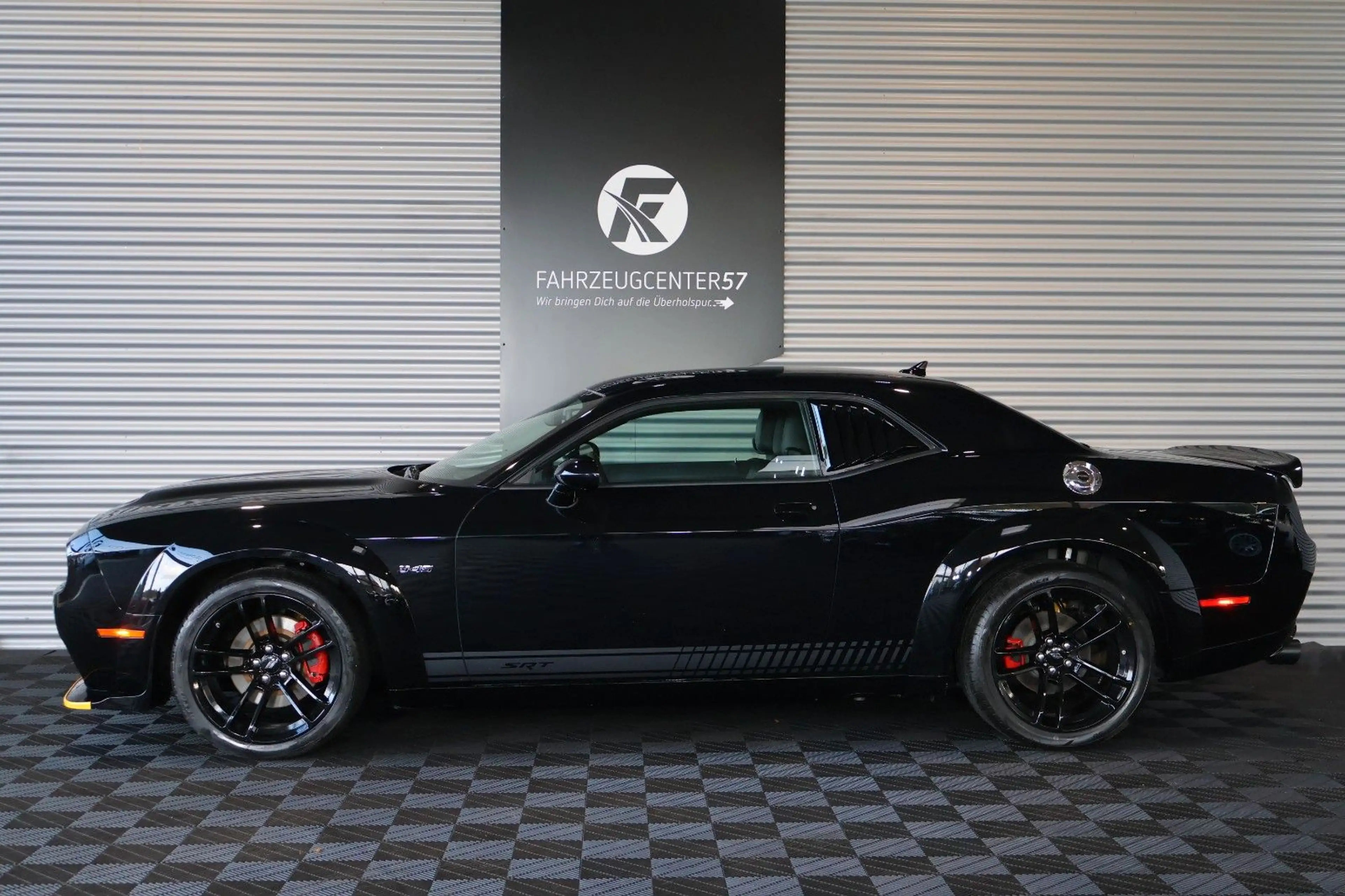 Dodge Challenger R/T RWD 5.7L/WIDEBODY/ALPINE/CARPLAY — photo 2