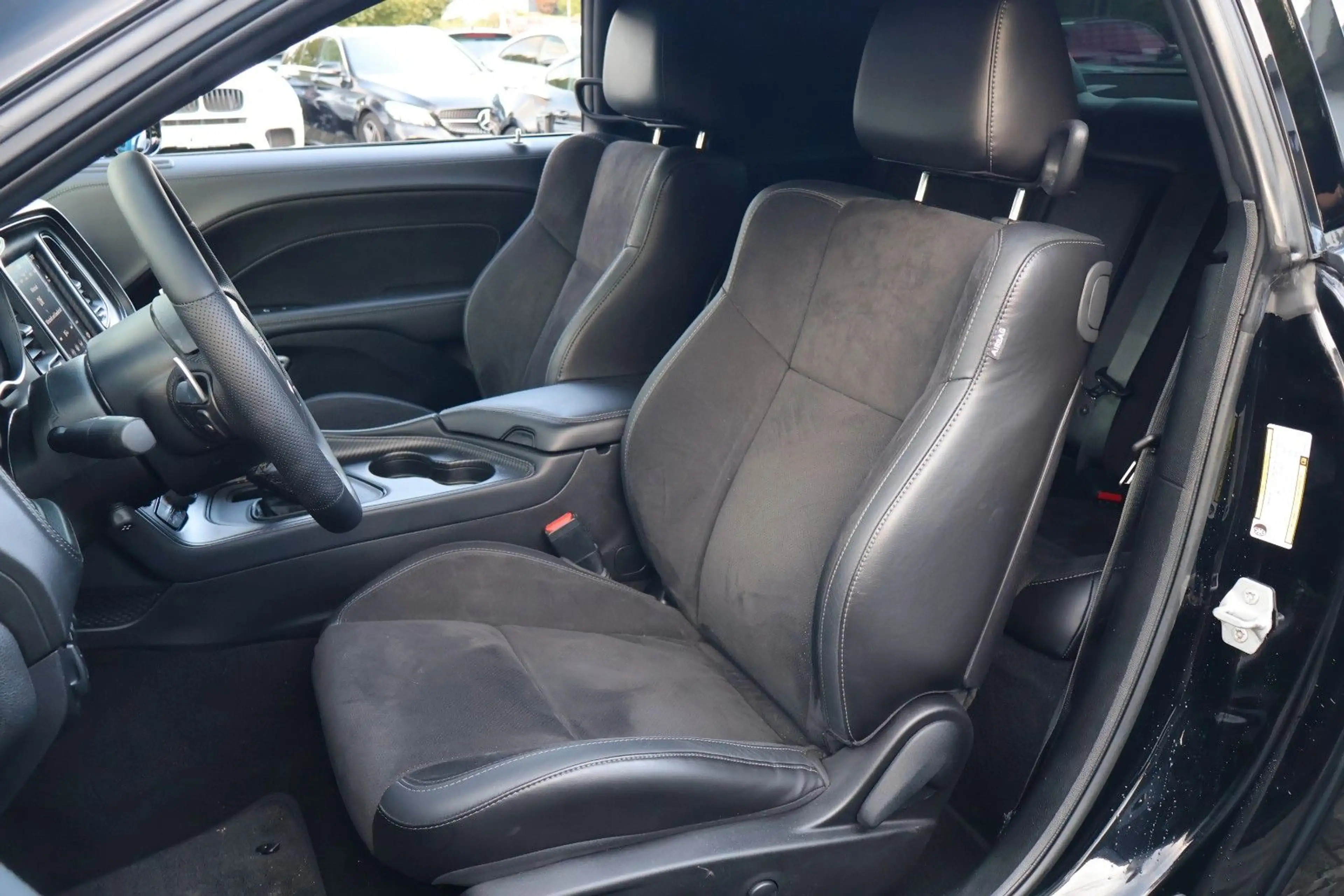 Dodge Challenger R/T RWD 5.7L/WIDEBODY/ALPINE/CARPLAY — photo 12