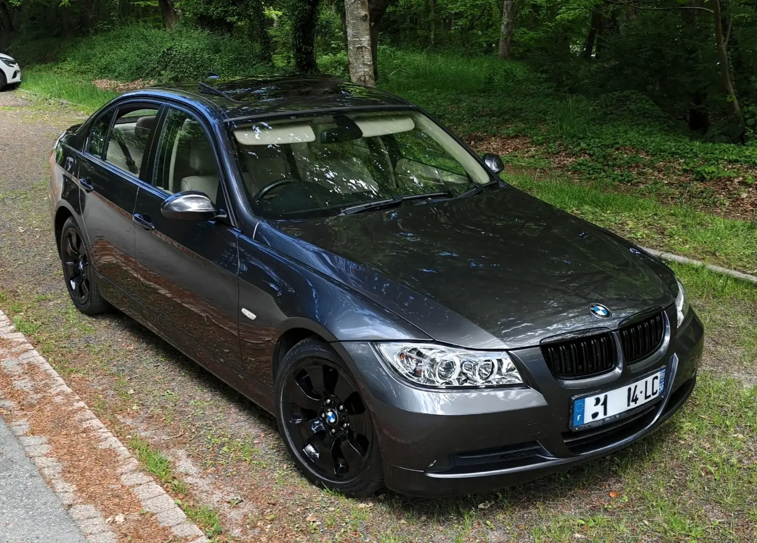 BMW 325 325i 218ch Luxe A Šedá - 1