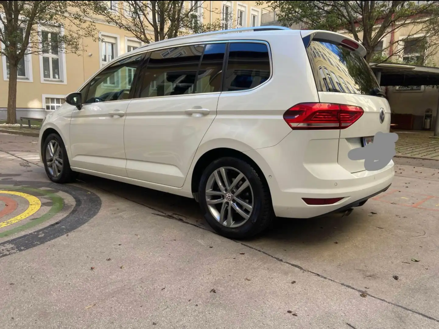 Volkswagen Touran Highline 2,0 SCR TDI DSG - 2